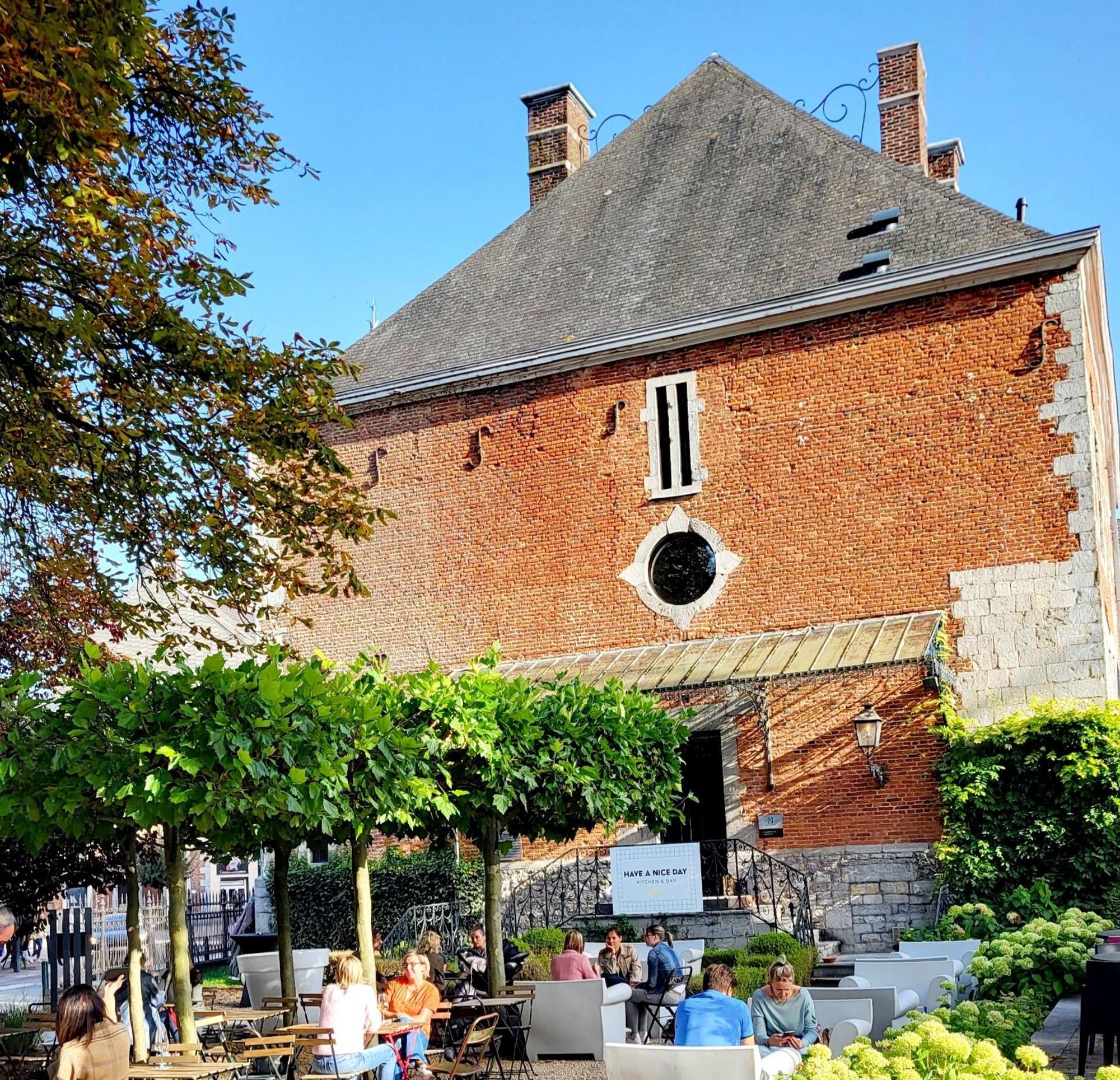 Hotel Le Manoir マルシュ・アン・ファメンヌ エクステリア 写真