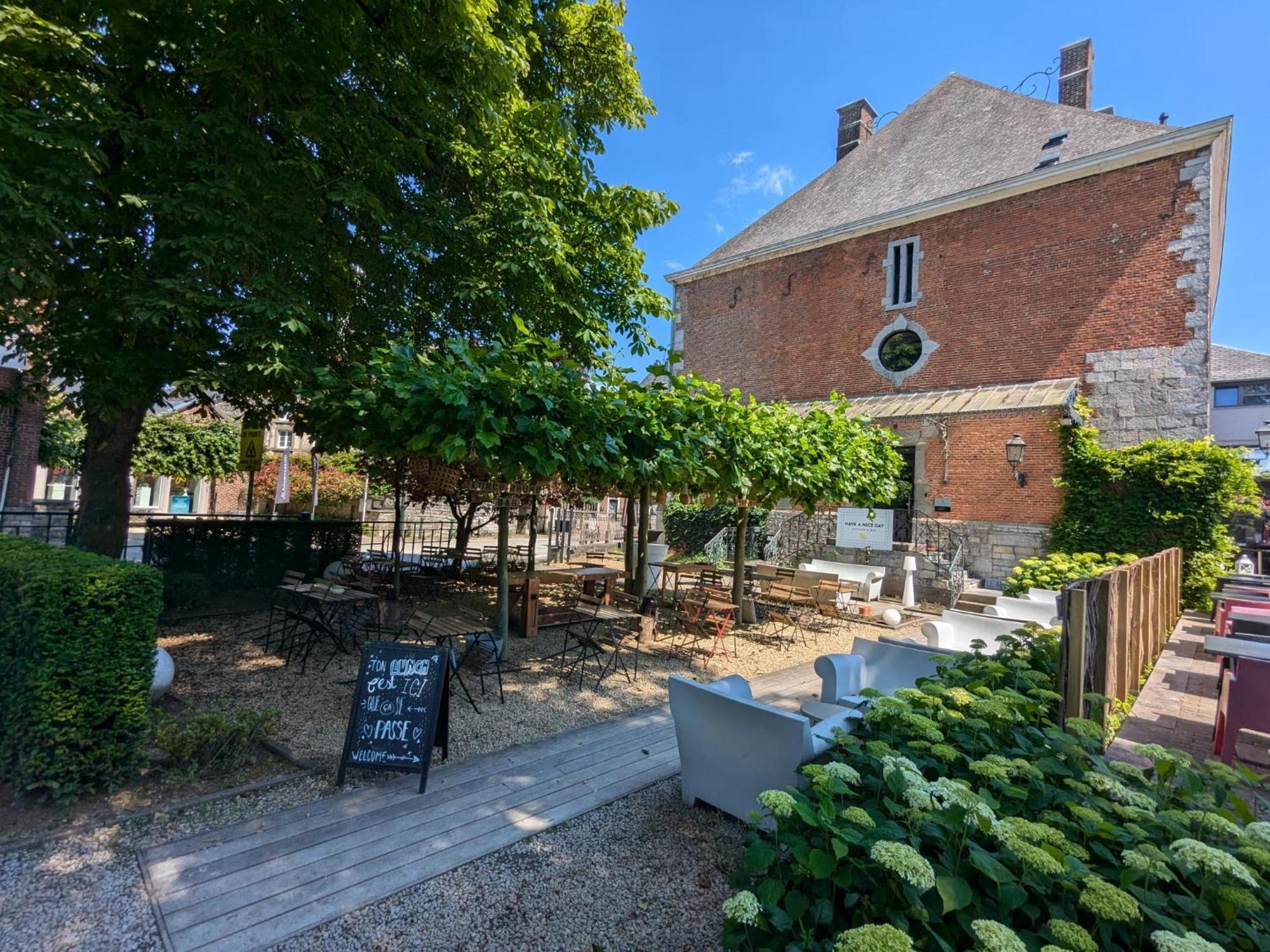 Hotel Le Manoir マルシュ・アン・ファメンヌ エクステリア 写真