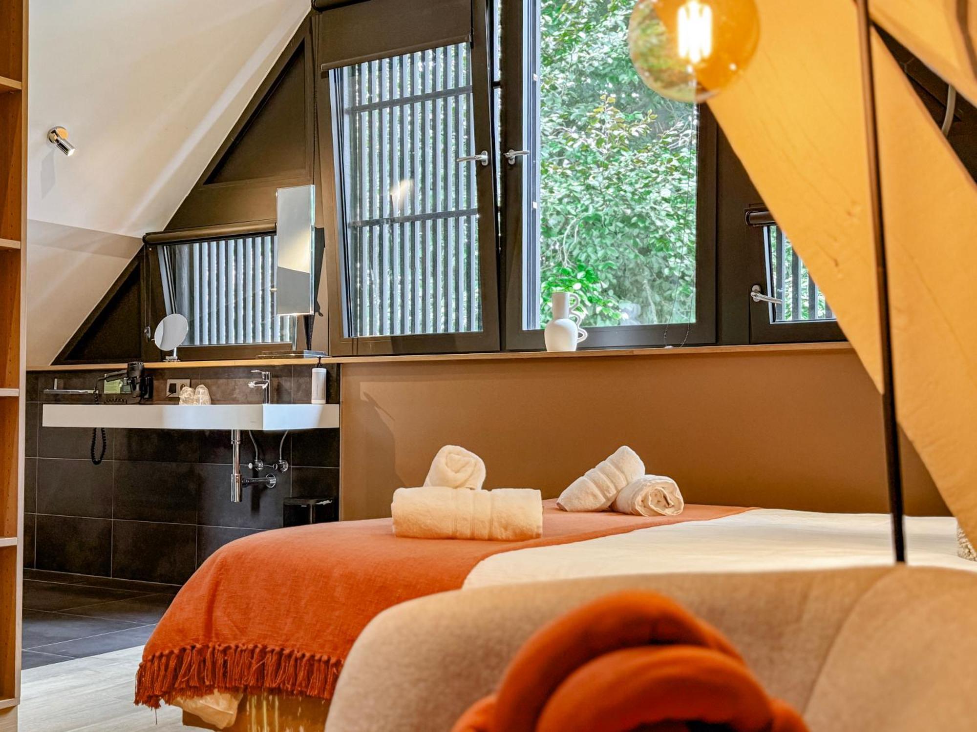 Hotel Le Manoir マルシュ・アン・ファメンヌ エクステリア 写真